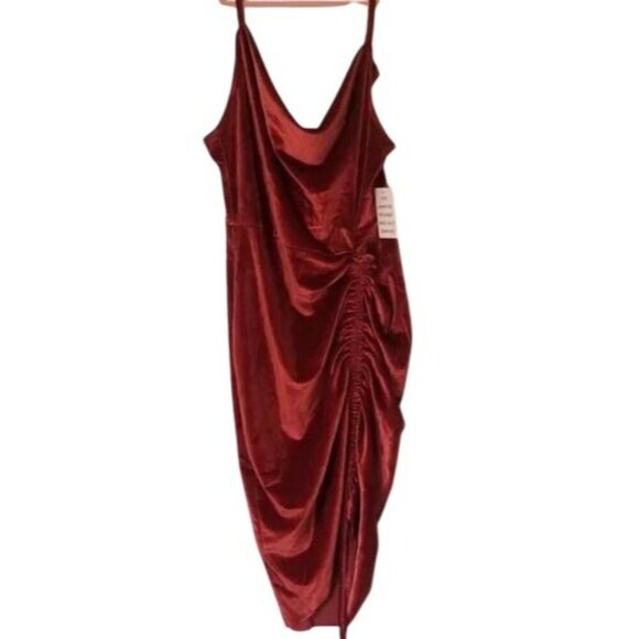 Red Ruched Velvet Midi Dress With Cowl Neckline & Spaghetti Straps By Mia Joy L - Picture 4 of 6